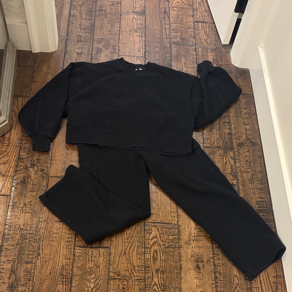 Aritzia Black Sweatfleece Crewneck Sweatshirt and Sweatpants set